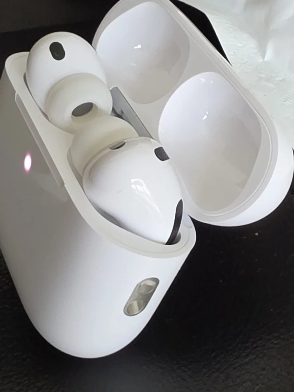 Apple White Wireless Earbuds with Charging Case